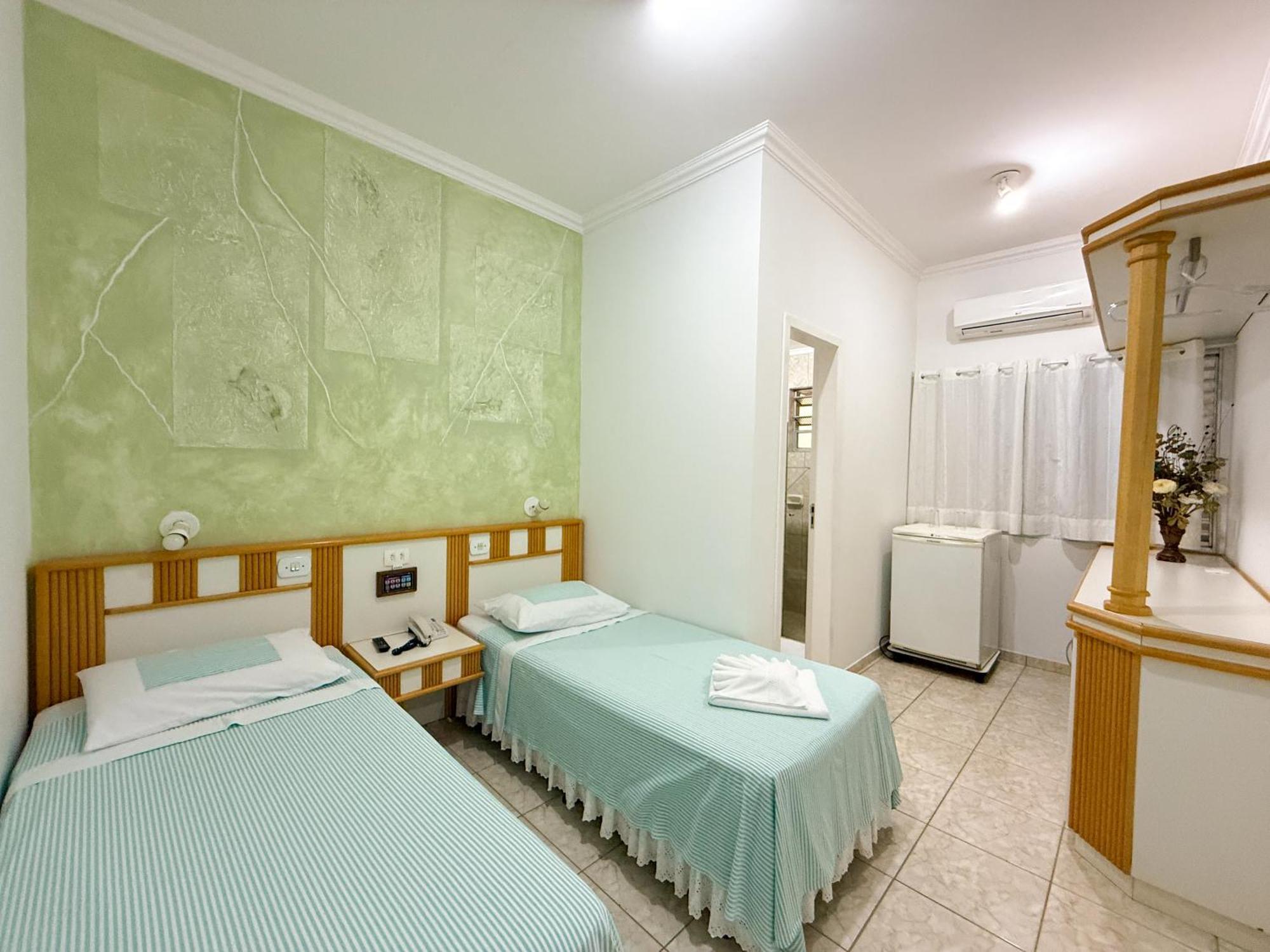 Grande Hotel Paranavaí Quarto foto